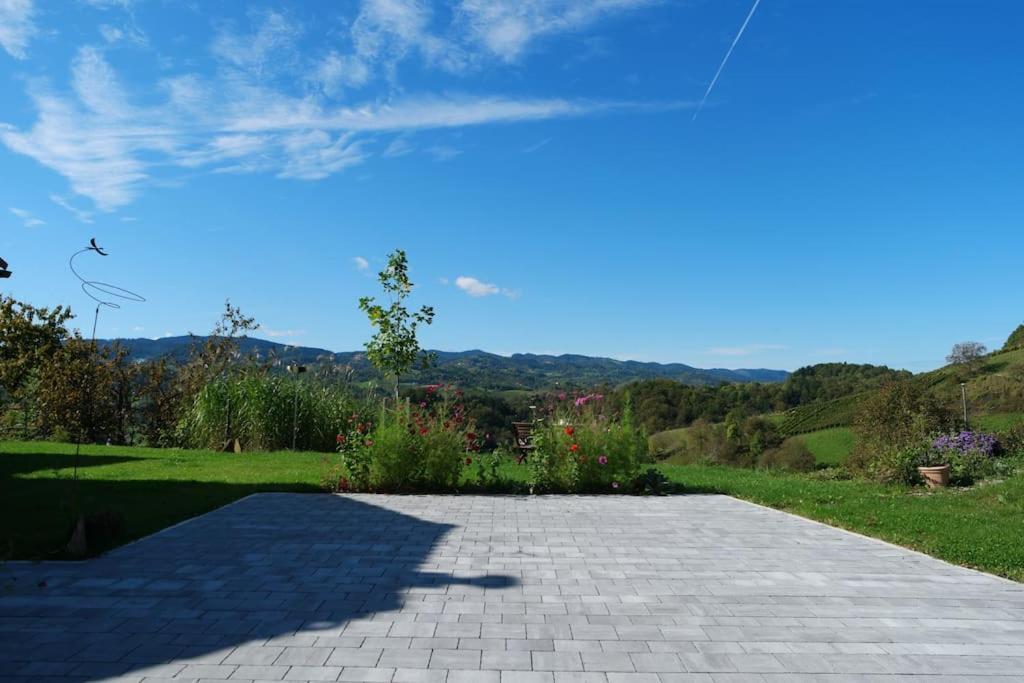 Vila Wohlfuehlhaus Mit Grossem Garten Zgornja Kungota Exteriér fotografie